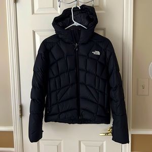 North face puffer jacket, waterproof, size small, black, has a hood